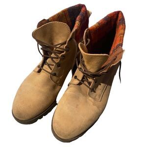 Red Camel size 8.5 suede leather lace up hiking style boot awesome vintage look